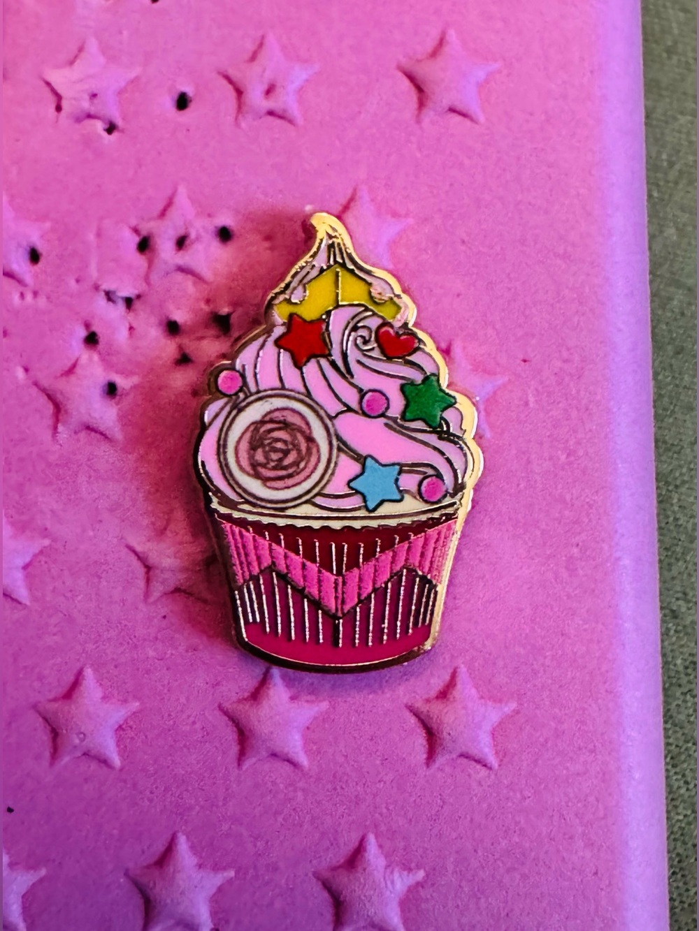 LE 100 PALM Micro Disney Princess Cupcake Chaser Pin - Aurora